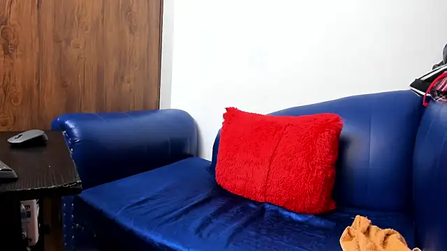 Mature Skinny online show from 10.14.25