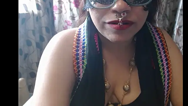 Snapshot of Star-Night chatting on 10.05.25 Star-Night online show from 10.05.25