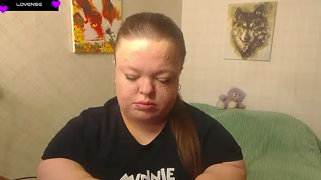 Snapshot of Janiffer_MiMi chatting on 10.30.25 Janiffer MiMi online show from 10.30.25