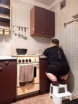 Snapshot of Janiffer_MiMi chatting on 11.25.25 Janiffer MiMi online show from 11.25.25