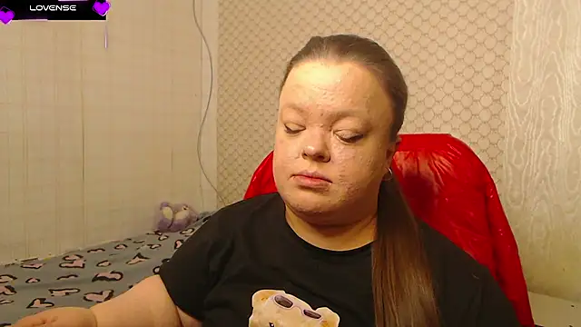 Snapshot of Janiffer_MiMi chatting on 12.22.25 Janiffer MiMi online show from 12.22.25