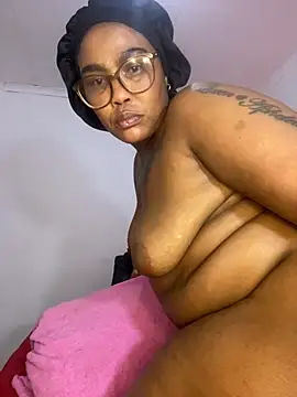 Snapshot of BADFATASS85 chatting on 03.11.25 BADFATASS85 online show from 03.11.25