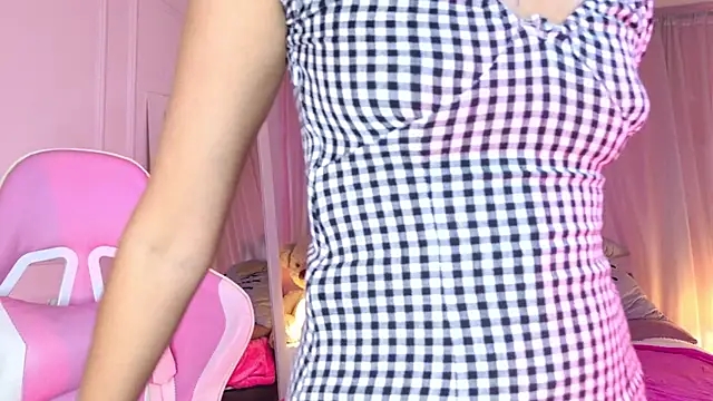 Lyna love online show from 10.14.25