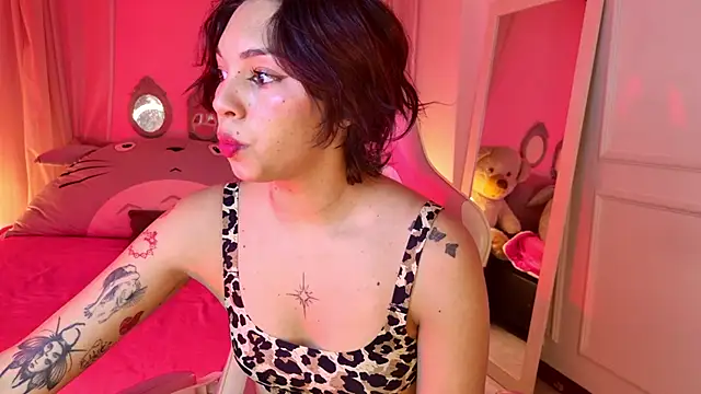 Lyna love online show from 10.21.25