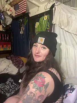 Snapshot of 1-800-FUCKYOU chatting on 03.15.25 1-800-FUCKYOU online show from 03.15.25