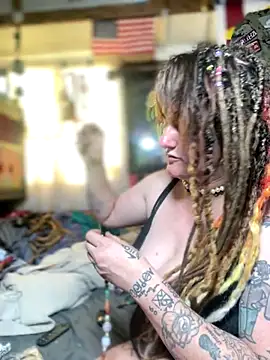 Snapshot of 1-800-FUCKYOU chatting on 11.03.25 1-800-FUCKYOU online show from 11.03.25