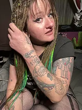 Snapshot of 1-800-FUCKYOU chatting on 11.27.25 1-800-FUCKYOU online show from 11.27.25