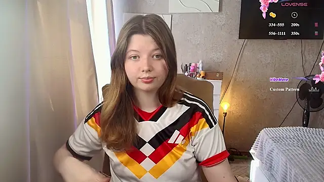 Snapshot of Vivian_cutie chatting on 06.29.26 Vivian cutie online show from 06.29.26