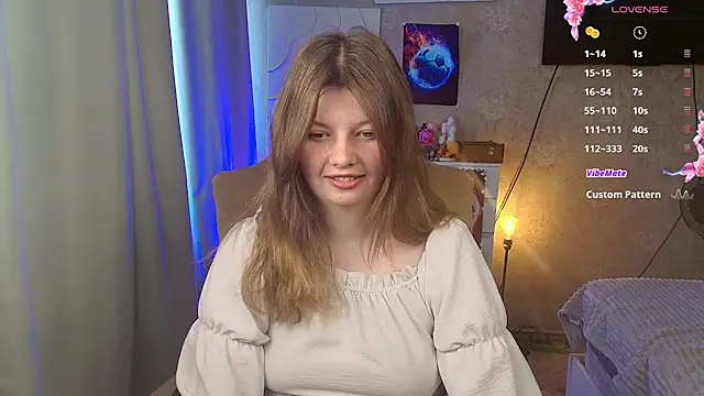 Snapshot of Vivian_cutie chatting on 07.18.26 Vivian cutie online show from 07.18.26