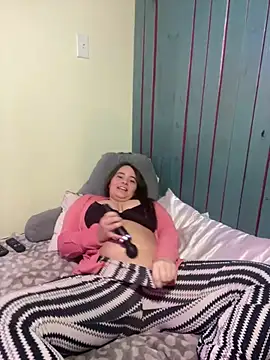 Snapshot of CamilaLovexoxo chatting on 12.18.24 CamilaLovexoxo online show from 12.18.24