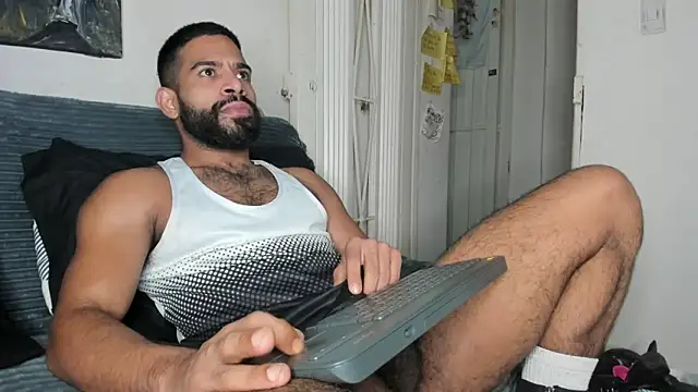 Snapshot of sweatyhairypig23 chatting on 02.08.26 sweatyhairypig23 online show from 02.08.26