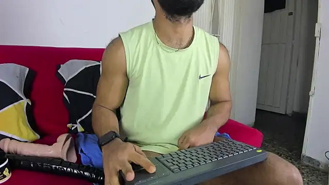 Snapshot of sweatyhairypig23 chatting on 03.12.26 sweatyhairypig23 online show from 03.12.26