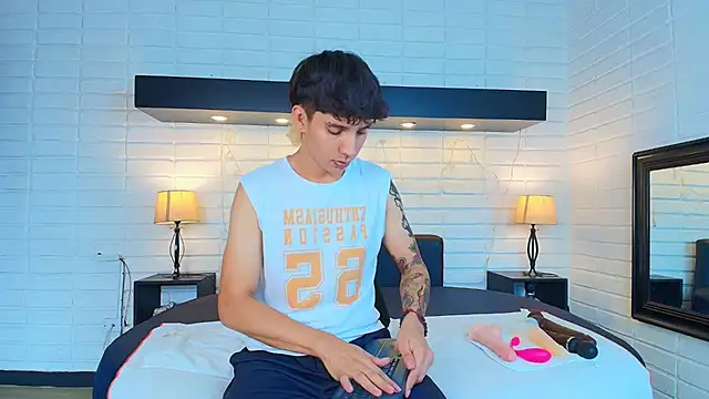 Snapshot of JacoboSwam chatting on 12.26.24 JacoboSwam online show from 12.26.24