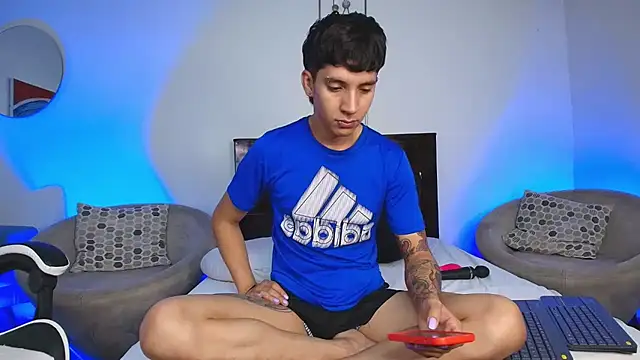 Snapshot of JacoboSwam chatting on 03.20.25 JacoboSwam online show from 03.20.25