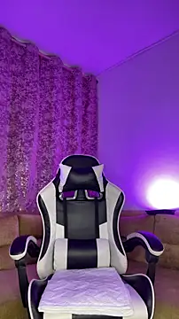 Snapshot of JacoboSwam chatting on 11.19.25 JacoboSwam online show from 11.19.25