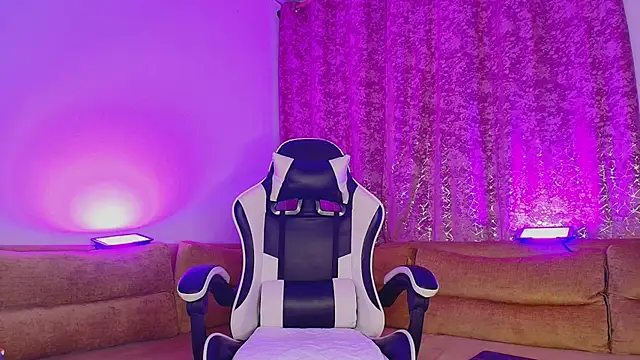 Snapshot of JacoboSwam chatting on 11.26.25 JacoboSwam online show from 11.26.25