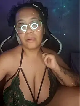 Snapshot of YasminMeyer chatting on 11.08.25 YasminMeyer online show from 11.08.25