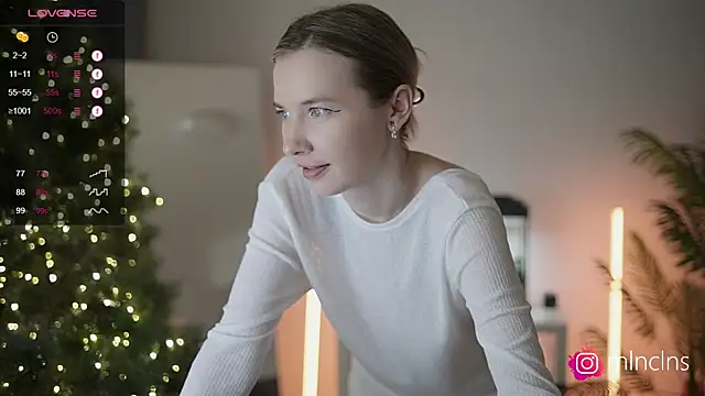 Snapshot of melanielwithu chatting on 12.03.24 melanielwithu online show from 12.03.24