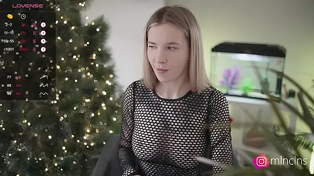 Snapshot of melanielwithu chatting on 12.20.24 melanielwithu online show from 12.20.24