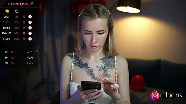 Snapshot of melanielwithu chatting on 02.22.25 melanielwithu online show from 02.22.25