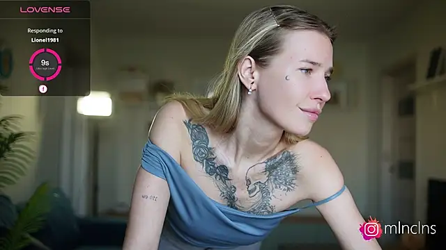 Snapshot of melanielwithu chatting on 09.11.25 melanielwithu online show from 09.11.25