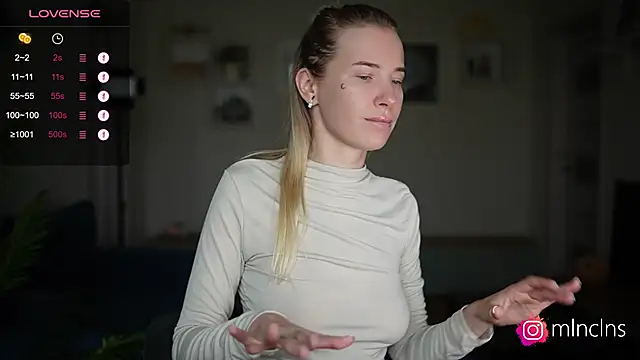 Snapshot of melanielwithu chatting on 09.21.25 melanielwithu online show from 09.21.25