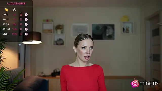 Snapshot of melanielwithu chatting on 10.11.25 melanielwithu online show from 10.11.25