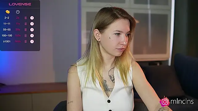 Snapshot of melanielwithu chatting on 11.05.25 melanielwithu online show from 11.05.25