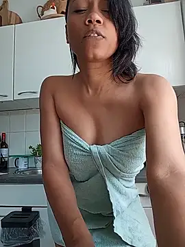 Therainqueen online show from 07.06.26
