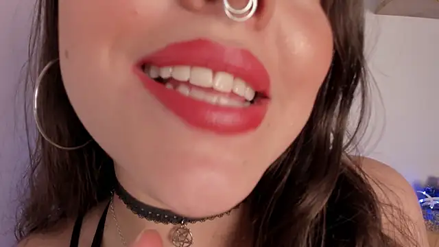 Snapshot of llanna_ chatting on 10.15.25 llanna  online show from 10.15.25