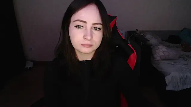 Laralianna online show from 10.31.25