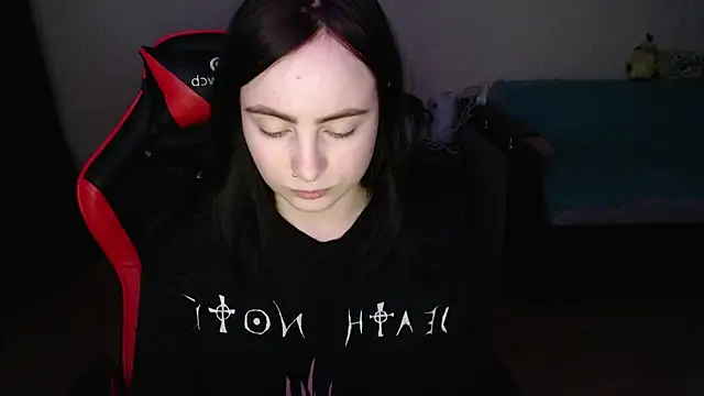 Snapshot of Laralianna chatting on 02.13.26 Laralianna online show from 02.13.26