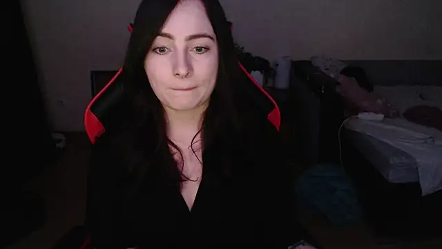 Snapshot of Laralianna chatting on 02.24.26 Laralianna online show from 02.24.26