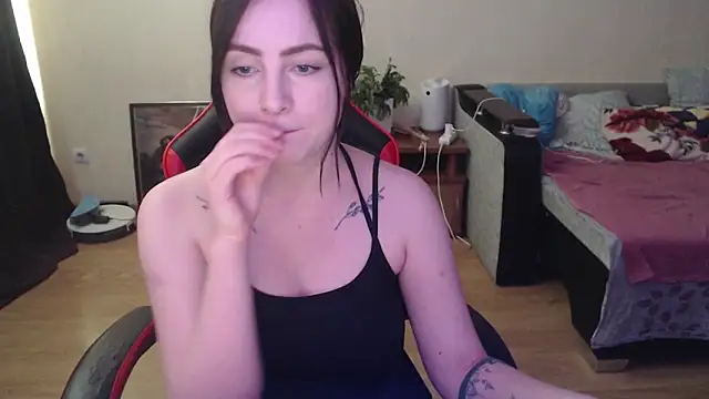 Snapshot of Laralianna chatting on 03.20.26 Laralianna online show from 03.20.26