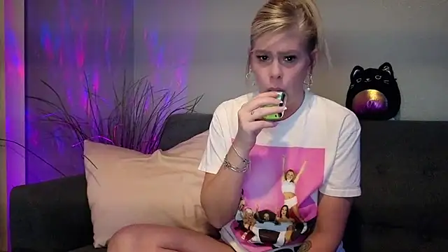 Lexi Shocker online show from 09.26.25