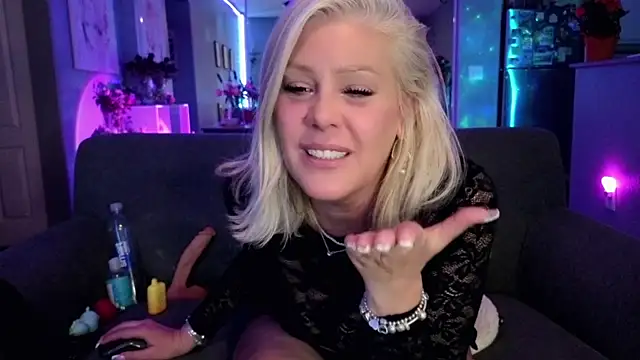 Snapshot of Lexi_Shocker chatting on 06.17.26 Lexi Shocker online show from 06.17.26