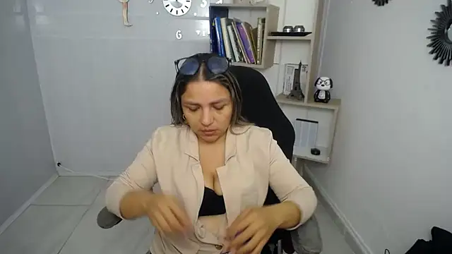 Snapshot of cum_bigass chatting on 05.25.26 cum bigass online show from 05.25.26