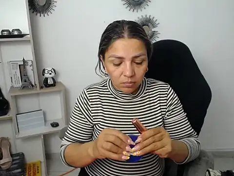 Snapshot of cum_bigass chatting on 06.12.26 cum bigass online show from 06.12.26