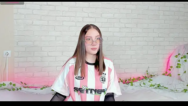 LinaKenny online show from 11.12.25