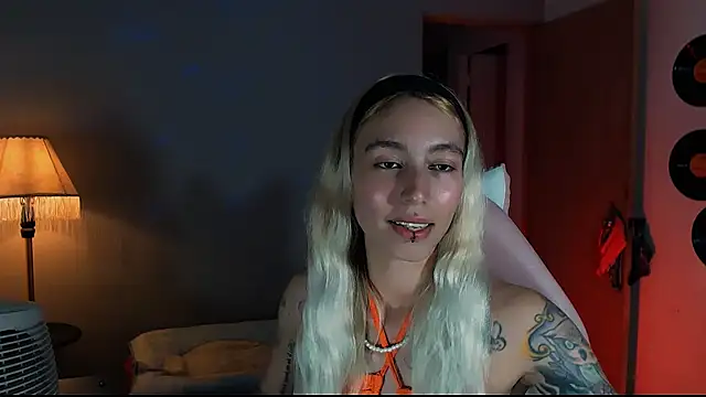 Saucy Jenn online show from 01.05.25