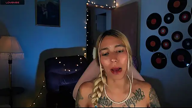 Saucy Jenn online show from 02.21.25