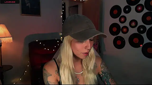 Saucy Jenn online show from 02.22.25