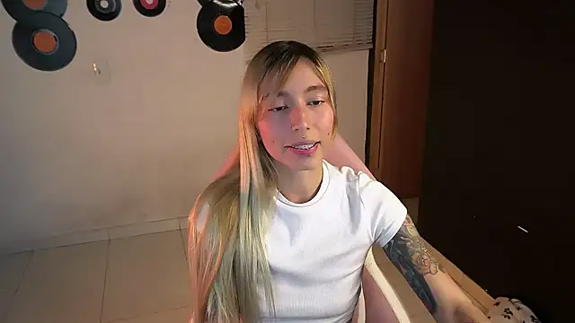 Snapshot of Saucy_Jenn chatting on 05.24.26 Saucy Jenn online show from 05.24.26