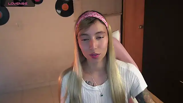 Snapshot of Saucy_Jenn chatting on 05.24.26 Saucy Jenn online show from 05.24.26