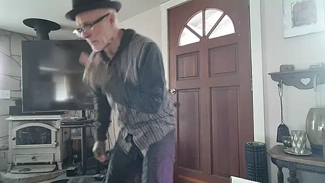 Snapshot of MoonDancer chatting on 02.11.25 MoonDancer online show from 02.11.25