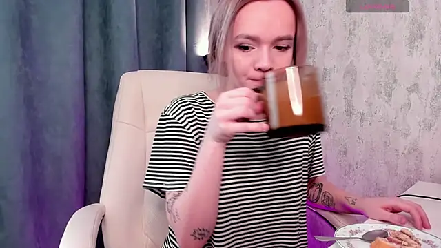 SarahRomantic online show from 01.06.25