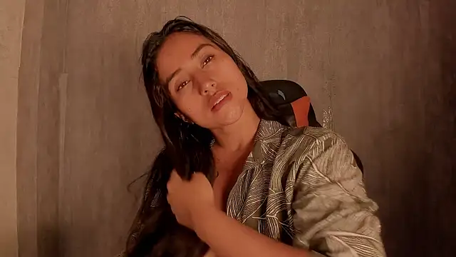 Valentinne z online show from 11.23.25