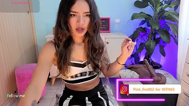 Snapshot of melisa_es chatting on 11.22.25 melisa es online show from 11.22.25