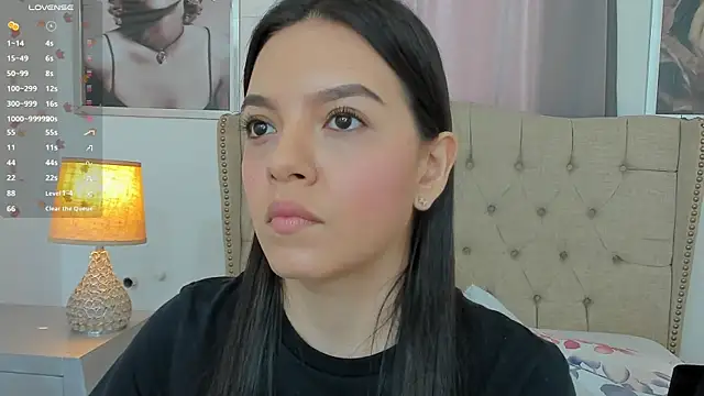 Snapshot of Beautyari_ chatting on 11.17.25 Beautyari online show from 11.17.25