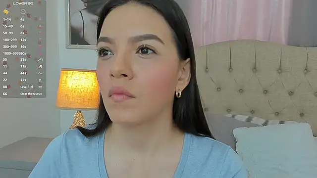 Snapshot of Beautyari_ chatting on 11.20.25 Beautyari online show from 11.20.25